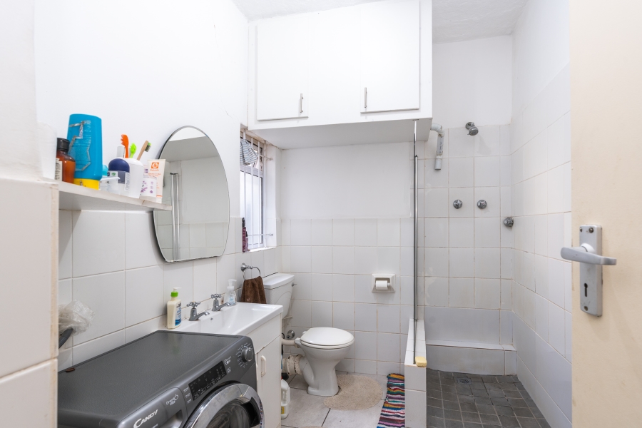 2 Bedroom Property for Sale in Vredehoek Western Cape